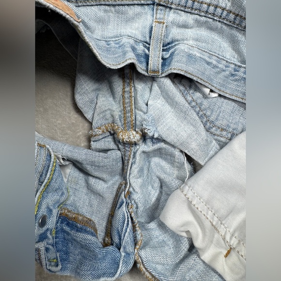 Vintage Levi’s Boyfriend 100% Cotton Worn In Light Blue Denim Shorts Size 5 - Picture 14 of 16